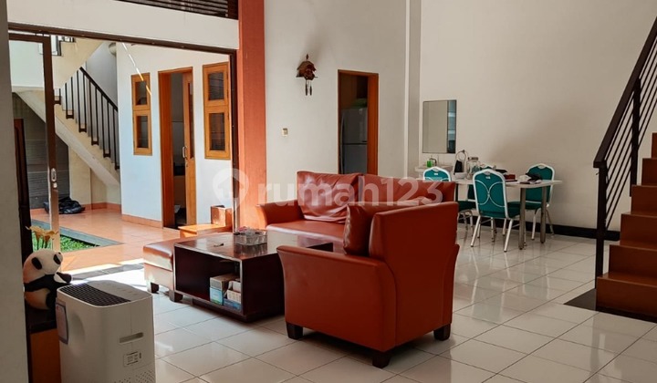 Rumah Nyaman Modern Lux di Komplek Batununggal