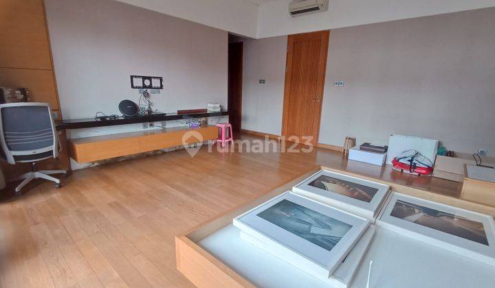 rumah mewah minimalis modern di pusat kota  1