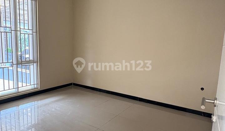 Rumah Siap Huni Minimalis di Taman Kopo Indah V