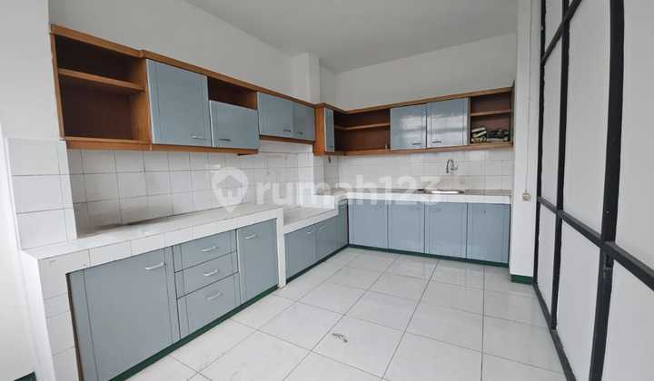 building in the asia africa wing prime location