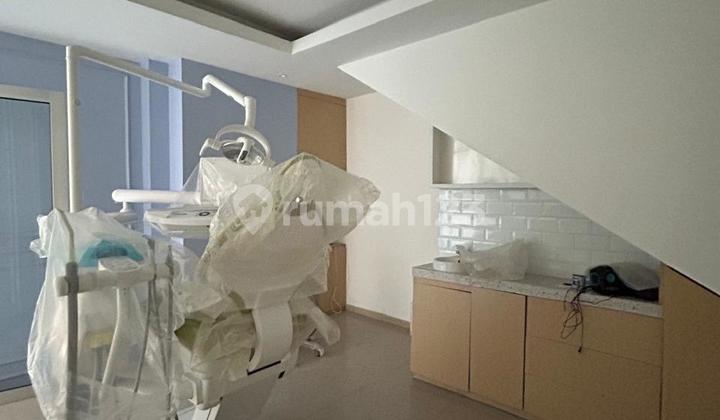 3-story shop house in a strategic location on Gegerkalong Wing. 2