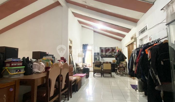 a comfortable house in a strategic location in the Turangga area 2