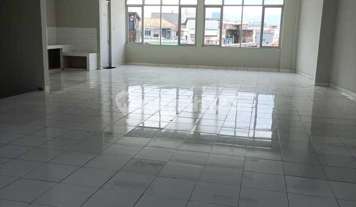 gedung perkantoran lokasi di tengah kota jalan pungkur