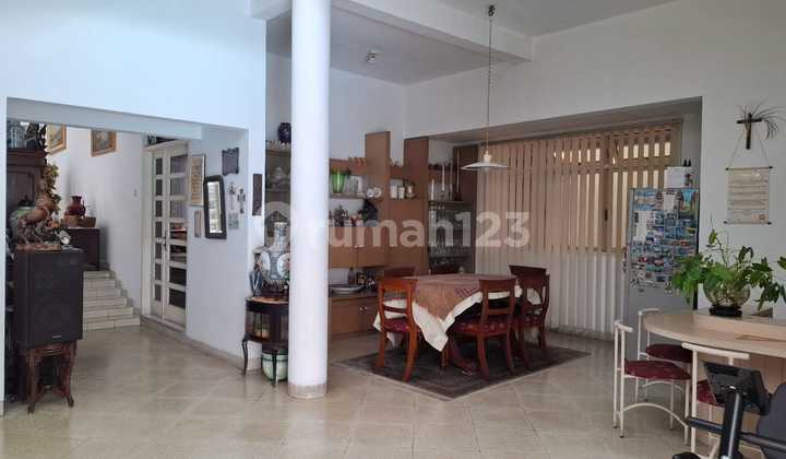 rumah old money nyaman lux hommey di cipaku indah