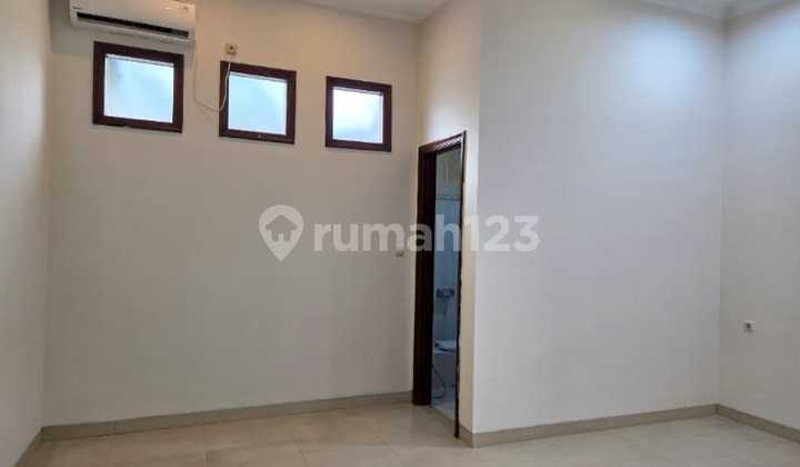 Rumah Nyaman Siap Pakai di Singgasana Pradana