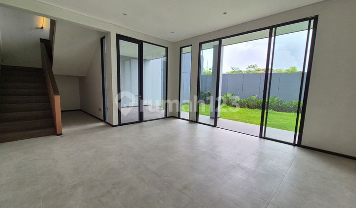 rumah lux elegant hommey di kota baru parahyangan