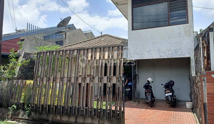 Rumah Asri Bangunan Lama di Jalan Dadali 2