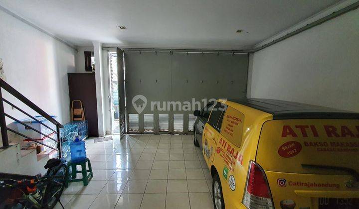 Rumah Dijual Mewah Semi Furnished di Sayap Riau 2