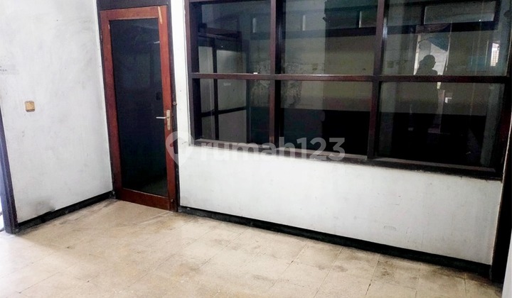 Nice Shop House for Rent, Strategic Location on Main Road Sudirman, Bandung Nice Shop House for Rent, Strategic Location on Main Road Sudirman, Bandung