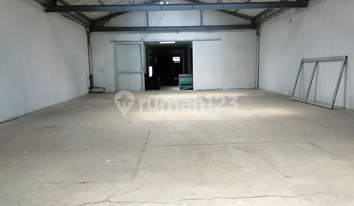 400 m² Warehouse with SHM, Renovated, Central Bandung