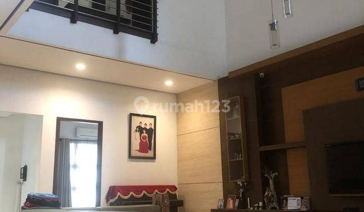 Rumah Mewah Cocok Untuk Keluarga Besar di Komplek Mekarwangi 1