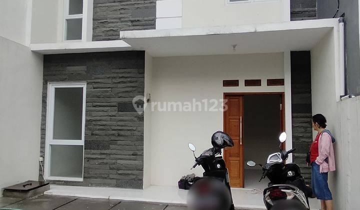 Rumah Baru 2 Lantai Hadap Timur lokasi strategis kota Bandung 2