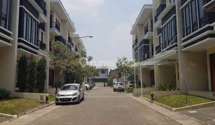 Rumah 3 Lantai Full Furnished dekat tol Pasteur 2