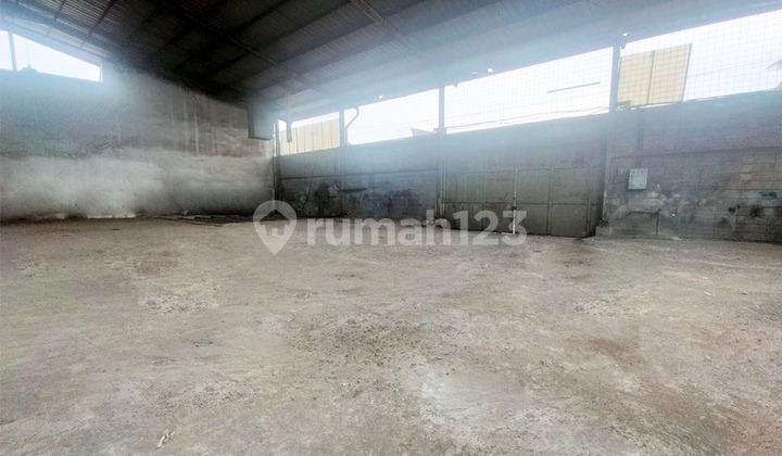 Nice Shop House for Rent, Strategic Location on Main Road Sudirman, Bandung Nice Shop House for Rent, Strategic Location on Main Road Sudirman, Bandung