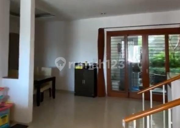 Rumah 2 Bangunan Dekat Pusat Perbelanjaan Bandung Barat