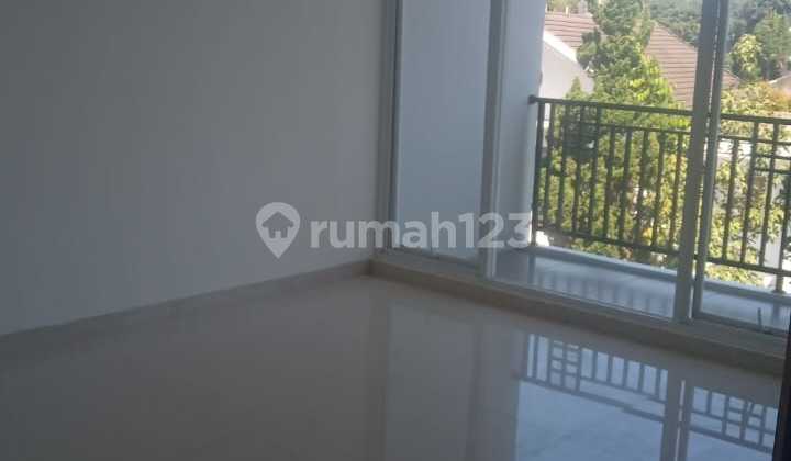 Rumah 3 Lantai Full Bangunan Lokasi Strategis di Setiabudi 2