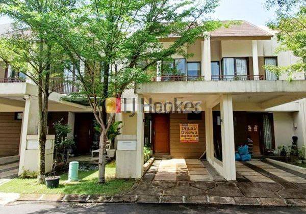 Dijual murah Rumah 2 Lantai Tengah Kota Di Perum Orchard Park 1