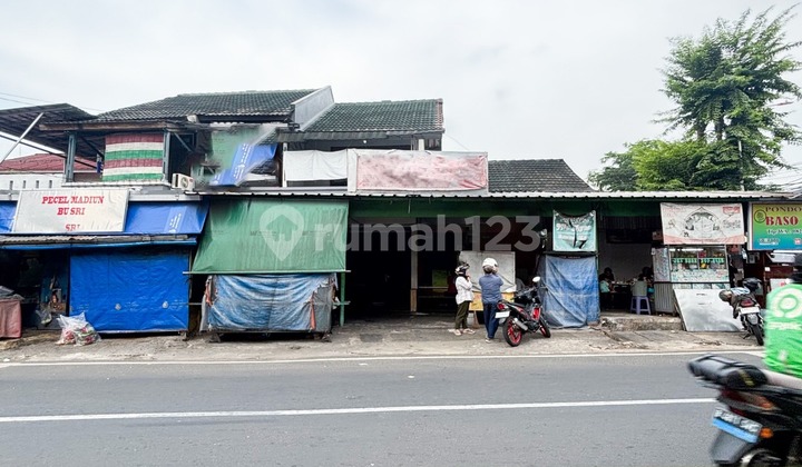 RUMAH TUA HOEK PINGIR JALAN RAYA DI TANAH KUSIR JAKSEL