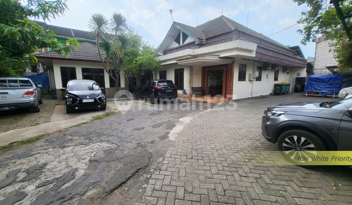 Kantor dan Gudang Pinggir Tol Kebon Jeruk Jakarta Barat