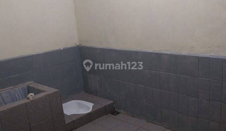 tampak depan rumah shm di komplek riung