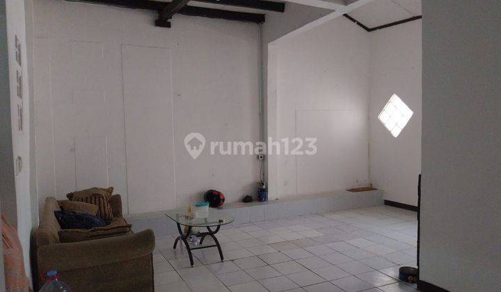 tampak depan rumah shm di komplek riung
