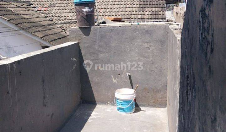 tampak depan rumah shm di komplek riung