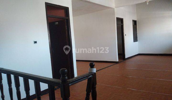 tampak depan rumah shm di komplek riung