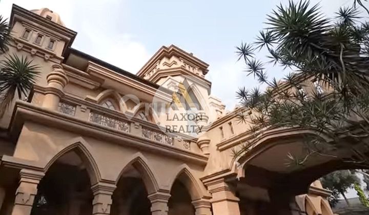 Turun Harga! Rumah Super Mewah Berkarya Seni Tinggi Gaya Gothic Victorian Classic di Bandung