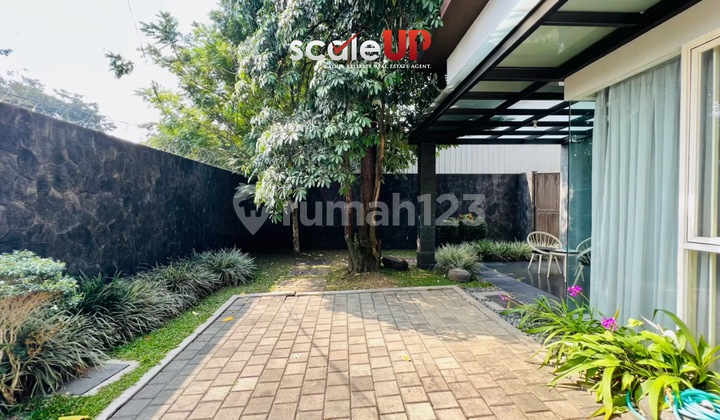 SWIMMING POOL LUXURY COOL HOUSE WITH EXCELLENT SPACE ARRANGEMENT IN SUKAJADI WING, NORTH BANDUNG