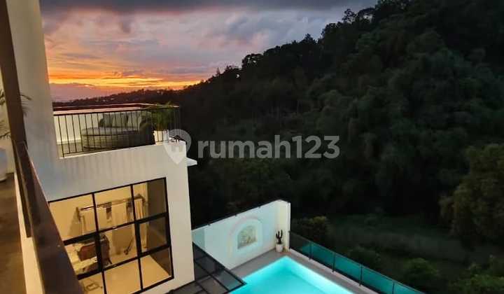 Rumah Villa Eksotis Great Mountain View Fully Furnished Kolam Renang di Dago Giri