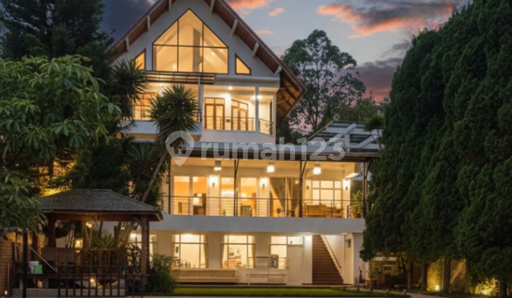 HARGA TERBAIK! JARANG ADA! Rumah Mewah Tanah Luas Kolam Renang Tennis court Di Setiabudi Bandung Utara 2