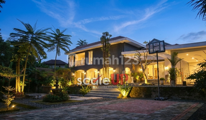 Luxury Resort Furnished House with Spacious Garden in Setiabudi Regency, North Bandung