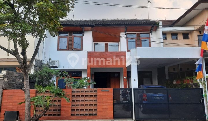 Nego Sampai Deal Nih! Rumah Tropis Bagus Siap Huni Dekat Griya Dalam Komplek di Antapani