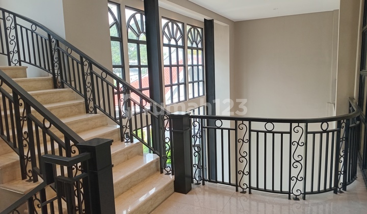 FOR RENT/SALE NEW EXCLUSIVE BUILDING FOR COMMERCIAL AND OFFICE USE, 3 STORIES, IN A PREMIUM MAIN ROAD LOCATION DAGO JUANDA, BANDUNG CITY FOR RENT/SALE NEW EXCLUSIVE BUILDING FOR COMMERCIAL AND OFFICE USE, 3 STORIES, IN A PREMIUM MAIN ROAD LOCATION DAGO JUANDA, BANDUNG CITY