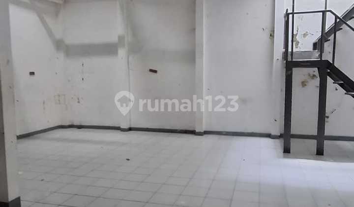 Jual/Sewa Rumah Besar Ngeblong di Kopo Permai Cocok untuk Hunian dan Usaha Lingkungan Nyaman 2