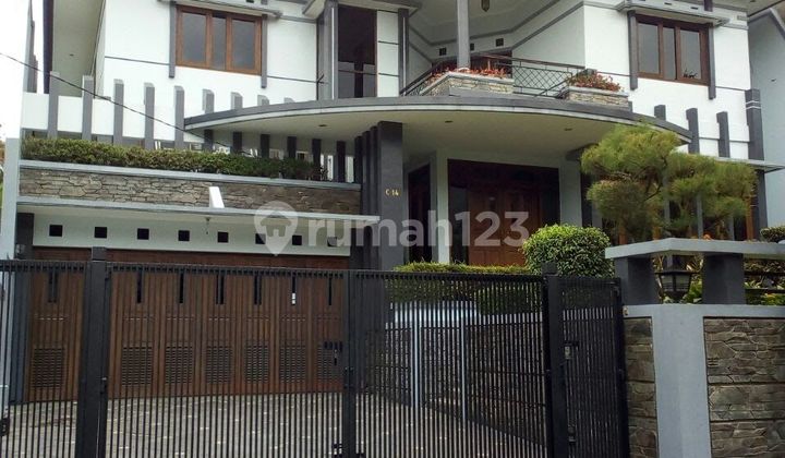 For Sale Ready-to-Live House in Dago Asri Complex, Bandung For Sale Ready-to-Live House in Dago Asri Complex, Bandung