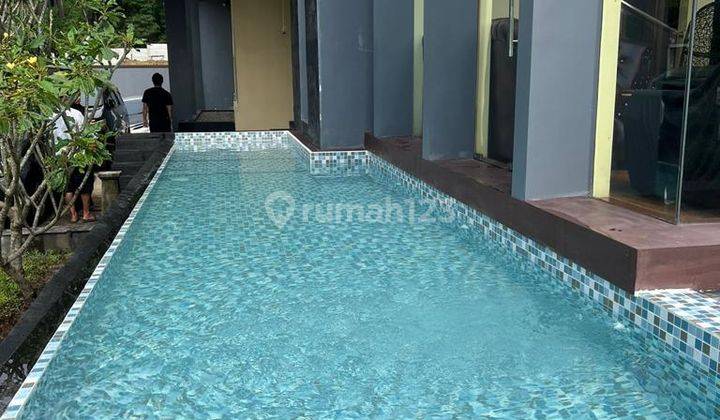 Dijual Rumah Ada Kolam Renang di Komplek Trinity Bandung 2