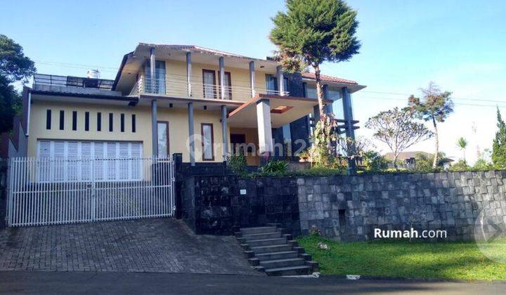 Dijual Rumah Ada Kolam Renang di Komplek Trinity Bandung 1