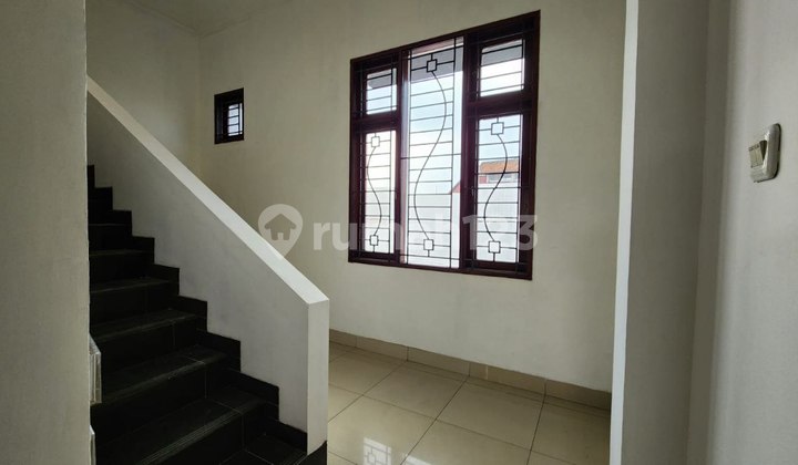 DI SEWAKAN GEDUNG COCOK UNTUK USAHA ATAU KANTOR DI SOEKARNO HATTA 2