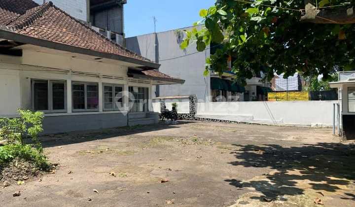 Old House for Sale, Land Calculated, on Jl. Supratman, Bandung 2