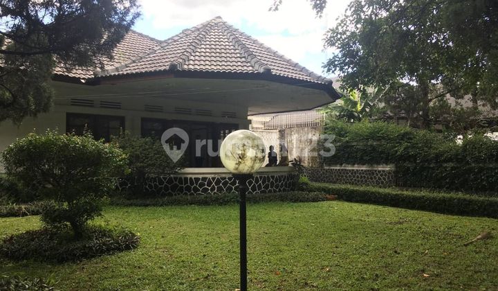 Rumah Belanda di Jalan utama  Area Riau Martadinata Samping Gedung Sate SHM