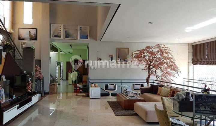 Dijual Rumah Megah 4 Lantai Di Setraduta 2