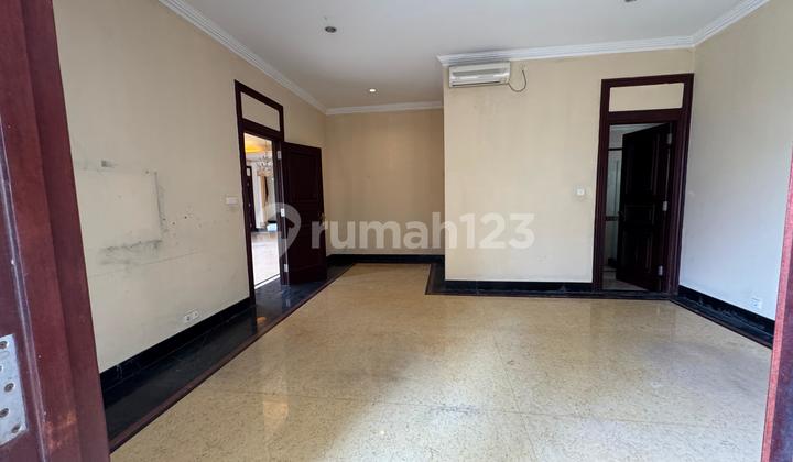 Quick Sale of Strategic Luxury Residence in Kebayoran Baru, South Jakarta WT-17080 2