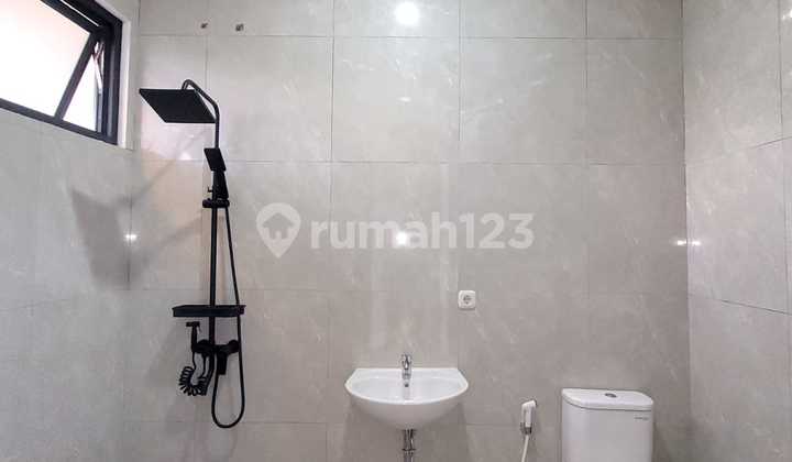 Rumah Brand New 2 Lantai 4+1 KT di Kucica Sektor 9 Bintaro Gb-16855 2
