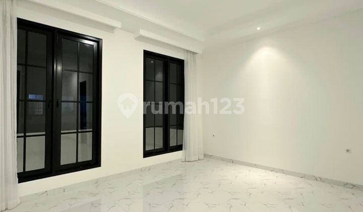 Rumah Sektor 5 Bintaro dengan Ruang Keluarga Luas Af-16834 2