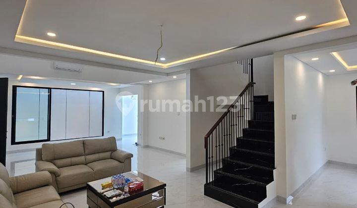 BRAND NEW HOME Langsung Huni Dg Swimpool di Maleo Bintaro LR-14908 2