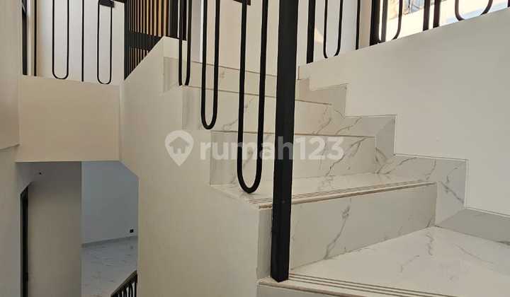 Brand New 2-Story House with Modern Facilities in Camar Bintaro Jaya Lr-17038 2