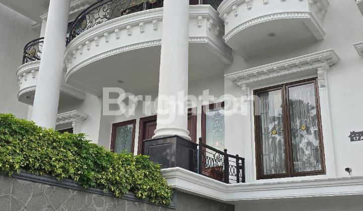 RUMAH MEGAH DAN MEWAH