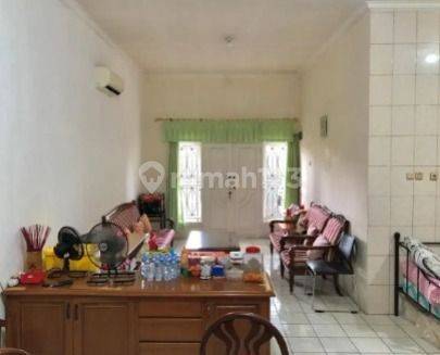 Sewa Rumah Luas Hadap Timur Siap Huni, Joglo Jakarta Barat 2