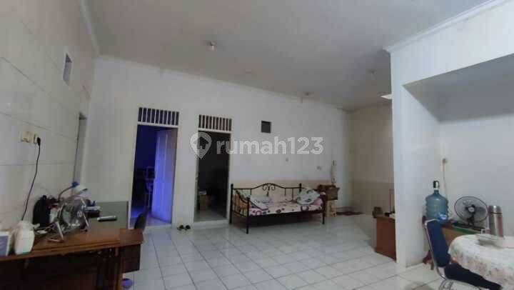Sewa Rumah Luas Hadap Timur Siap Huni, Joglo Jakarta Barat 5